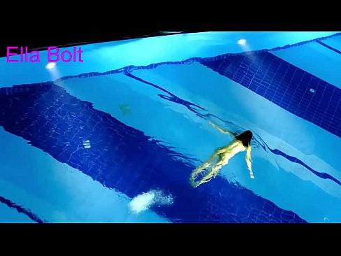 ❤️ Handikwanise kumira kuona, mudiki blonde akabatwa achishambira asina kupfeka muELLA BOLT resort pool ❌ ﹏